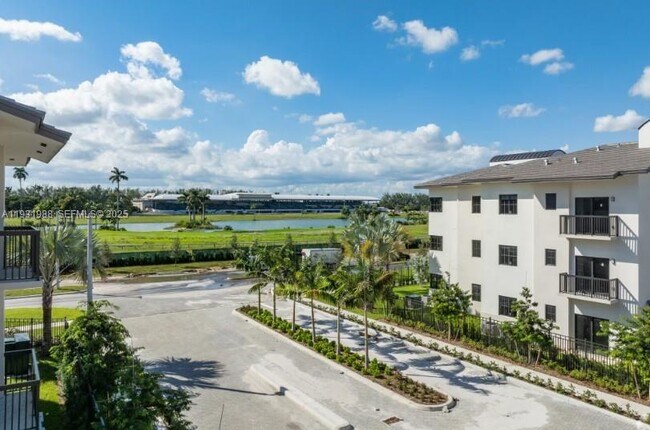 Building Photo - 2336 E 4th Ave