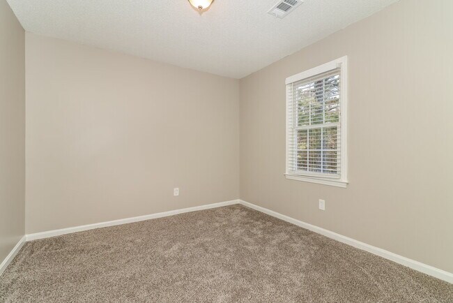 Building Photo - 216 Windmill Dr