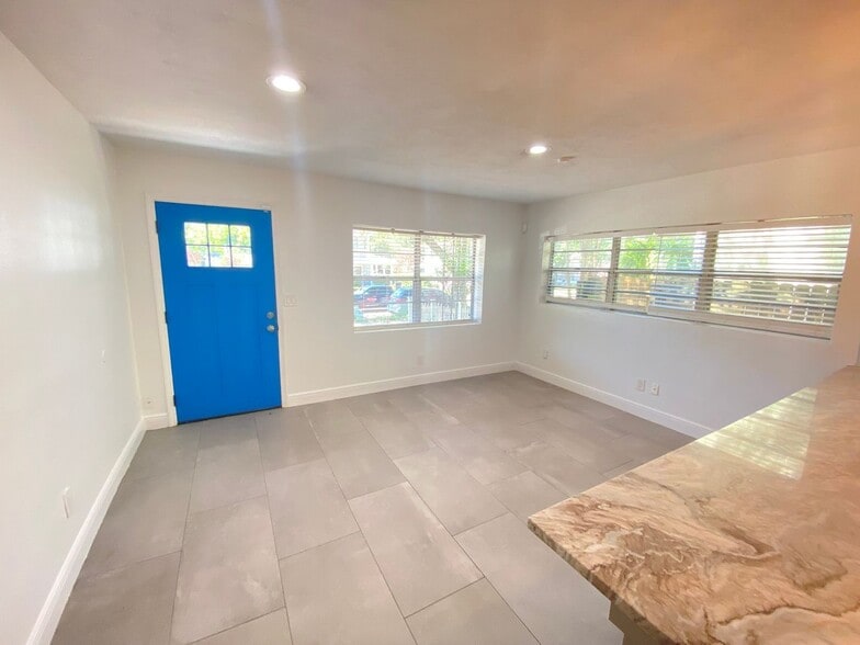 Building Photo - 1001 E Pine St