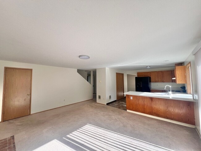 Building Photo - Spacious Home with Large Backyard in Union...