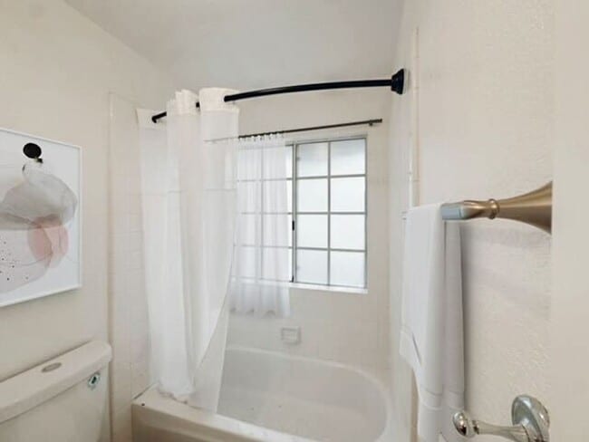 Building Photo - Spacious 3 Bed, 2 Bath Home in Encinitas