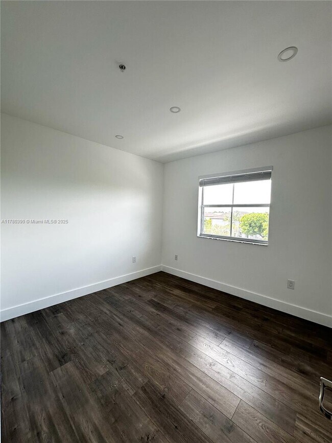 Building Photo - 11601 NW 89th St