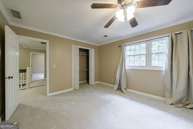 Building Photo - 10565 Shallowford Rd