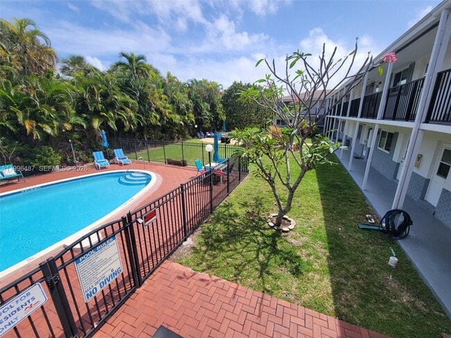 Building Photo - 1431 S 14th Ave