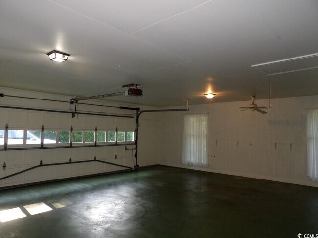 Building Photo - 254 Evergreen Ln