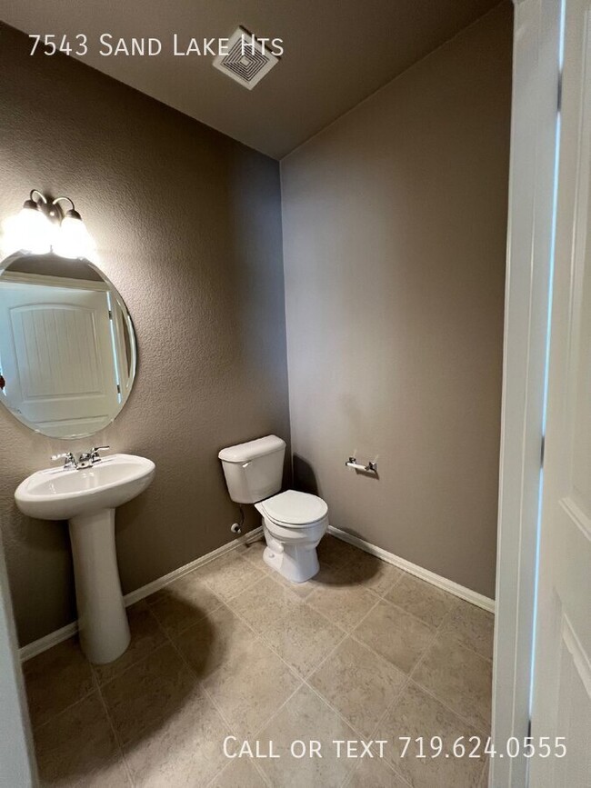 Building Photo - 7543 Sand Lake Heights