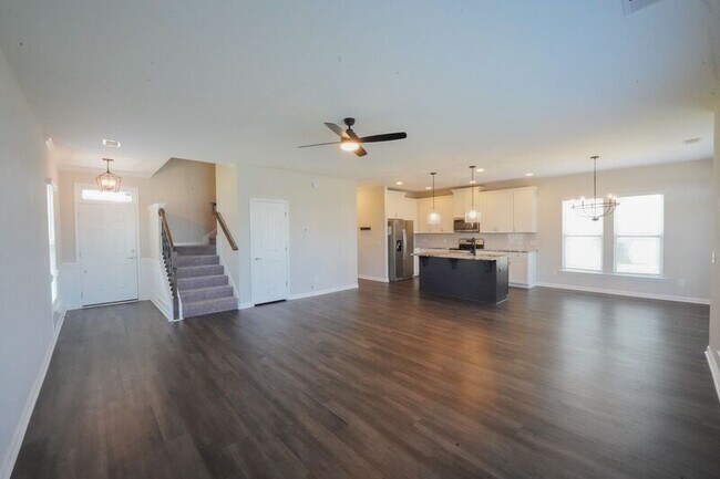 Building Photo - 165 Greyfield Cir