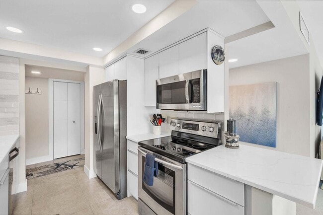 Building Photo - 1111 S Ocean Blvd