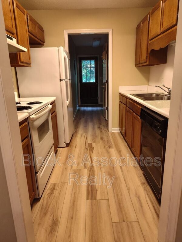Building Photo - 1228 Winslow Ave