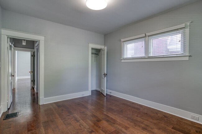 Building Photo - HOUSE FOR RENT