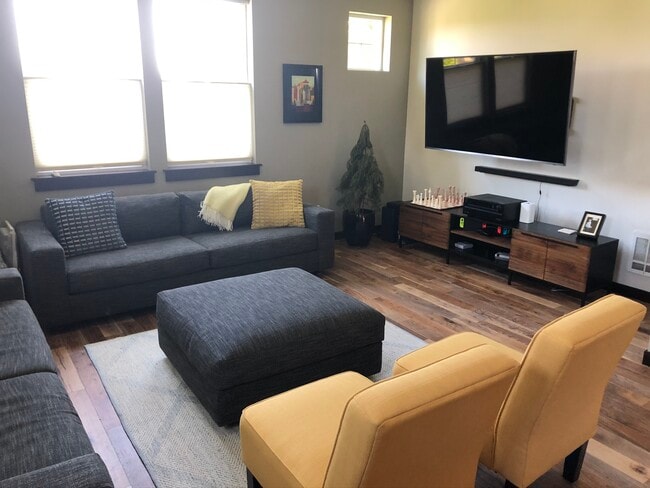 Building Photo - 7160 27th Ave SW