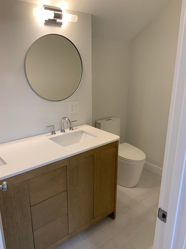 Building Photo - 8 Clifford St