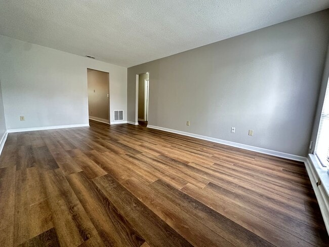 Building Photo - Condo for rent in Grayson Valley