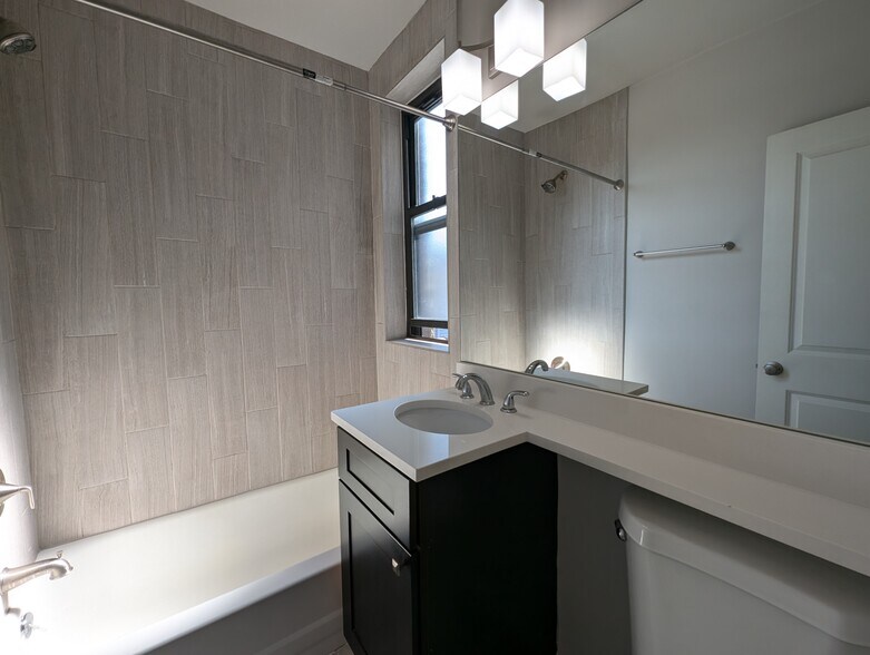 Building Photo - 2832 W Palmer St