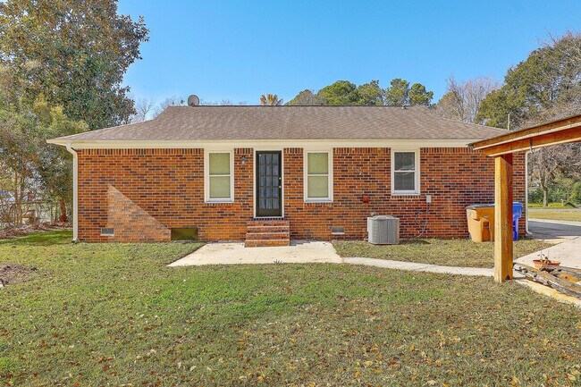 Building Photo - 2137 Woodland Shores Rd