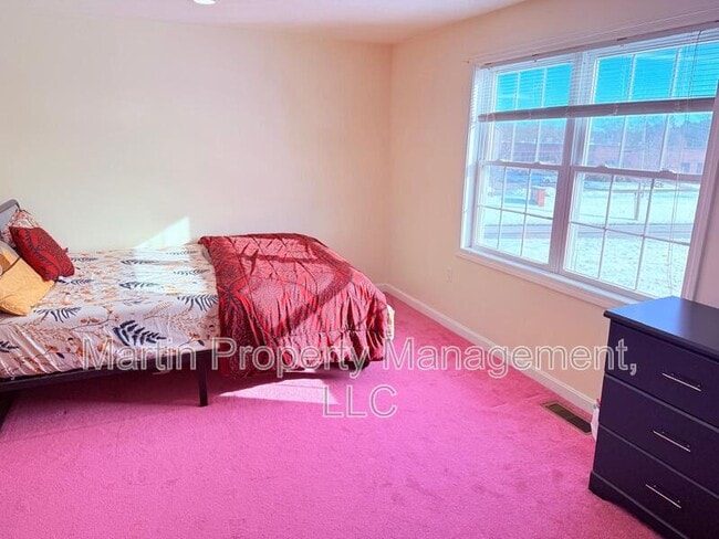 Building Photo - 140 Stedman St