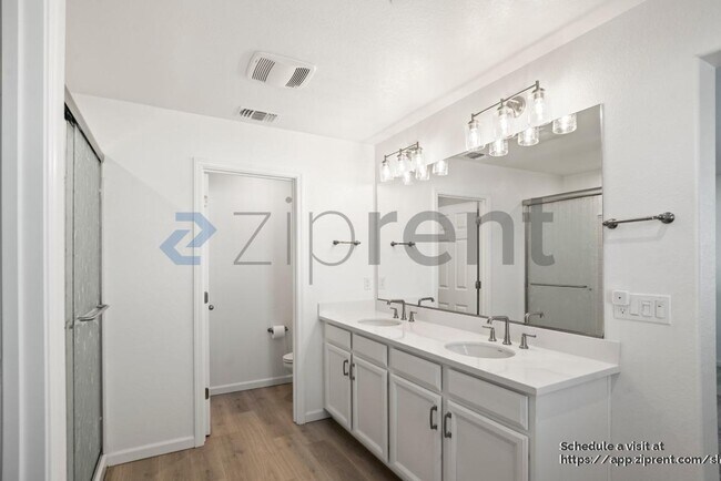 Building Photo - 861 Pipit St