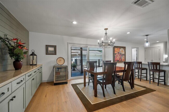 Building Photo - 1615 Maux Dr