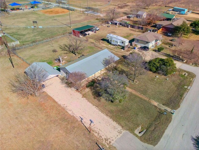 Building Photo - 105 Double Creek Spur