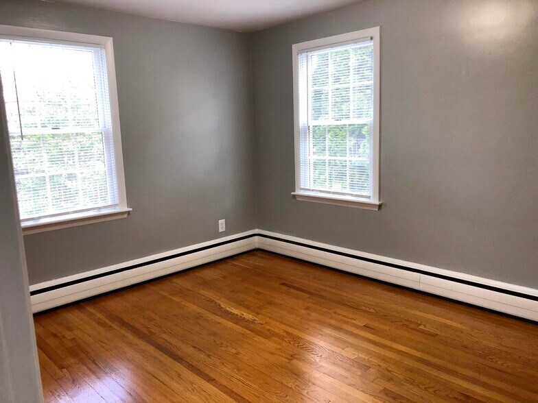 Building Photo - 236 Mapleton St