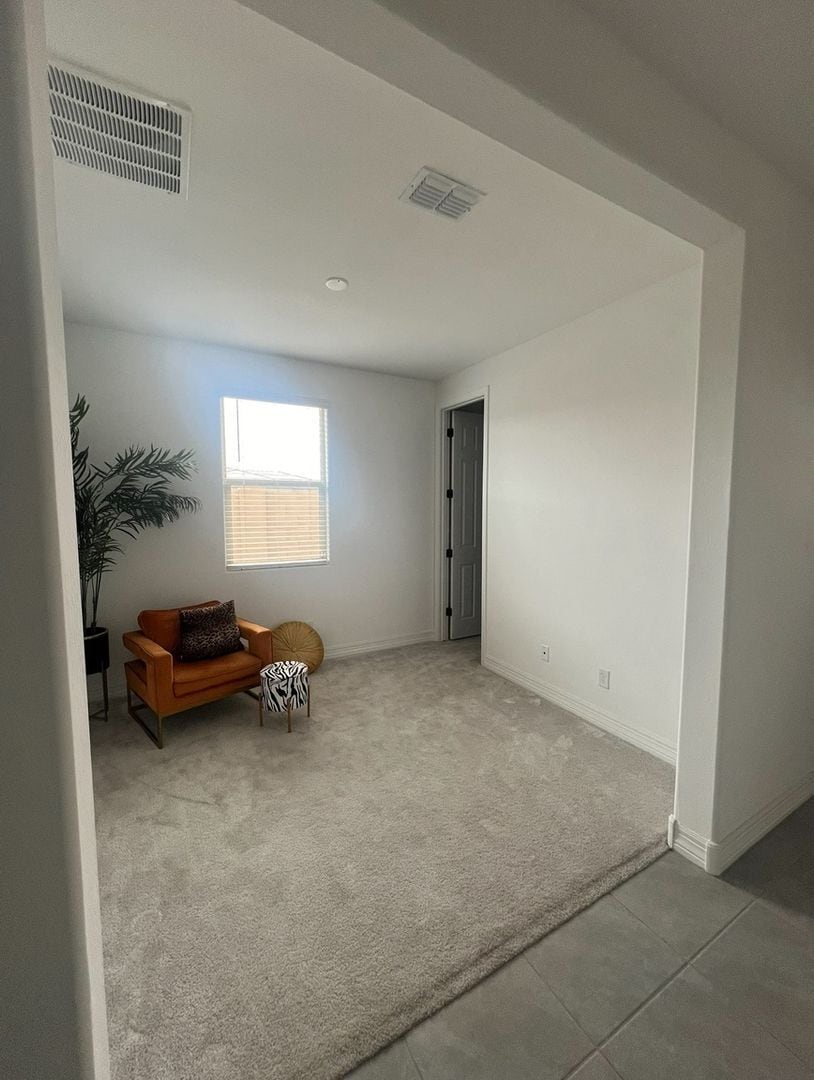 Building Photo - 2044 E Prairie Dog Dr