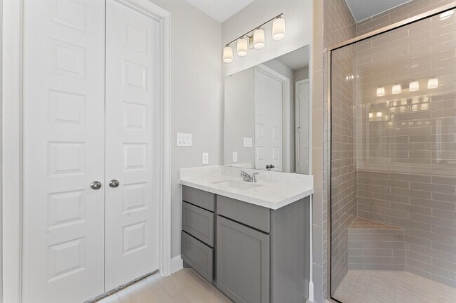 Building Photo - 528 Oakview Bend Dr