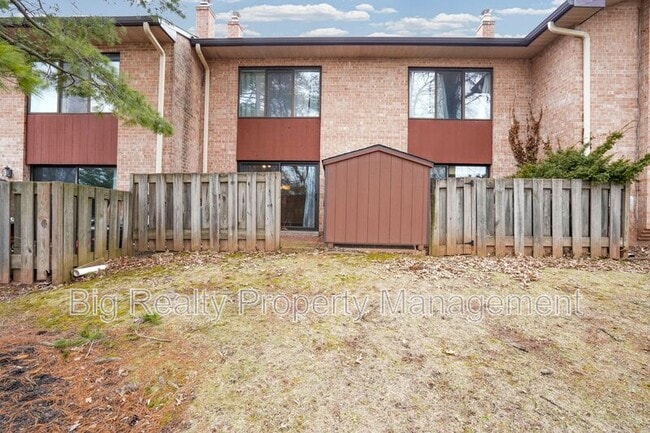 Building Photo - 704 Stonybrook Dr