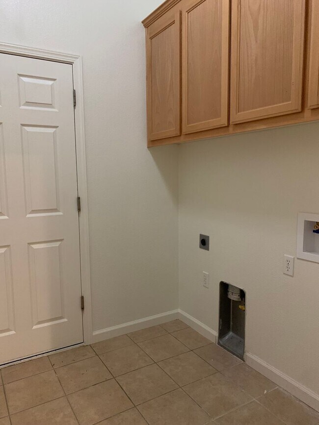 Building Photo - 1235 Paradise Loop