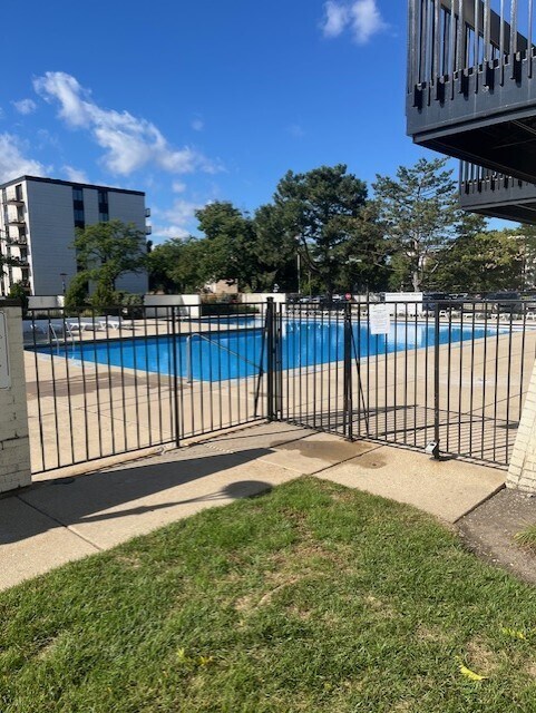 Building Photo - 9098 W Terrace Dr