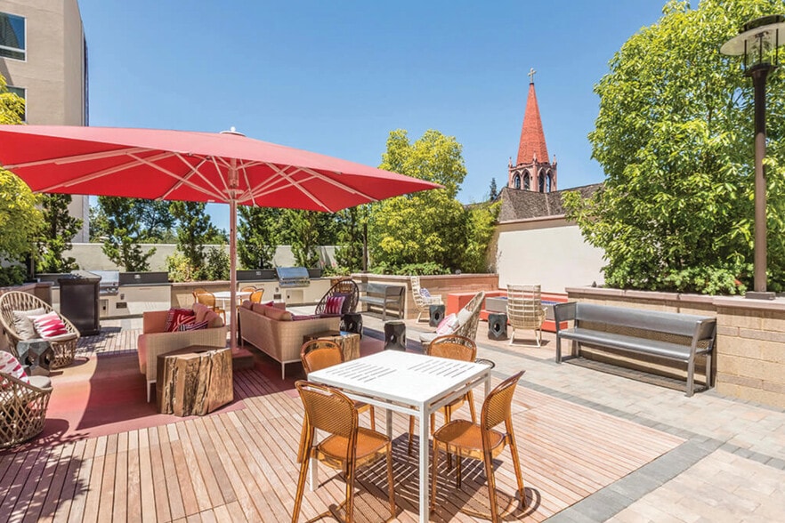 Building Photo - 98 North First Street-SI FL5-ID1309