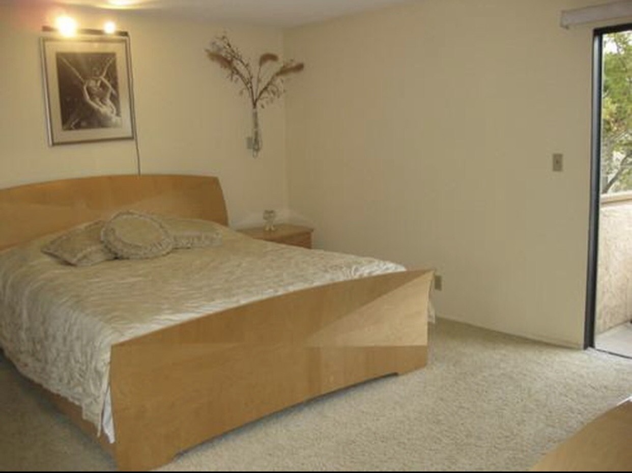 Building Photo - 441 E San Jose Ave