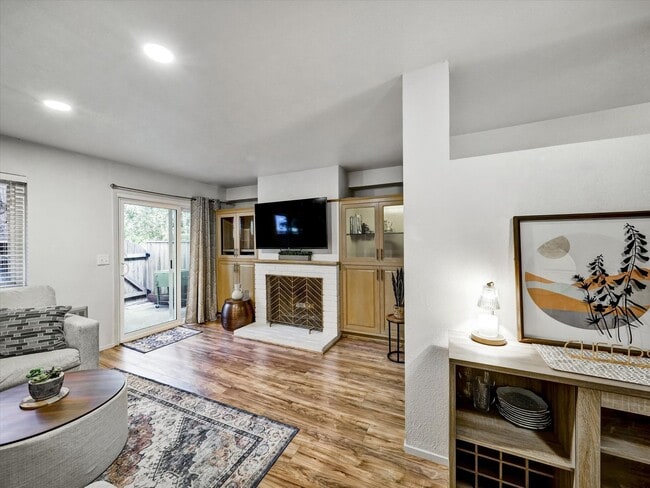 Building Photo - 2bd/1.5 Bathrooms - Sonoma Racquet Club - ...