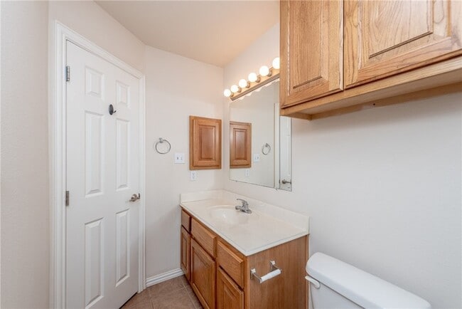 Building Photo - 1001 Krenek Tap Rd