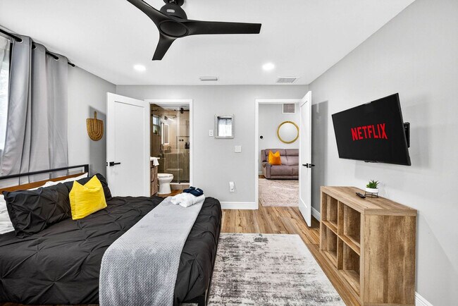 Building Photo - 319 Brentwood Dr