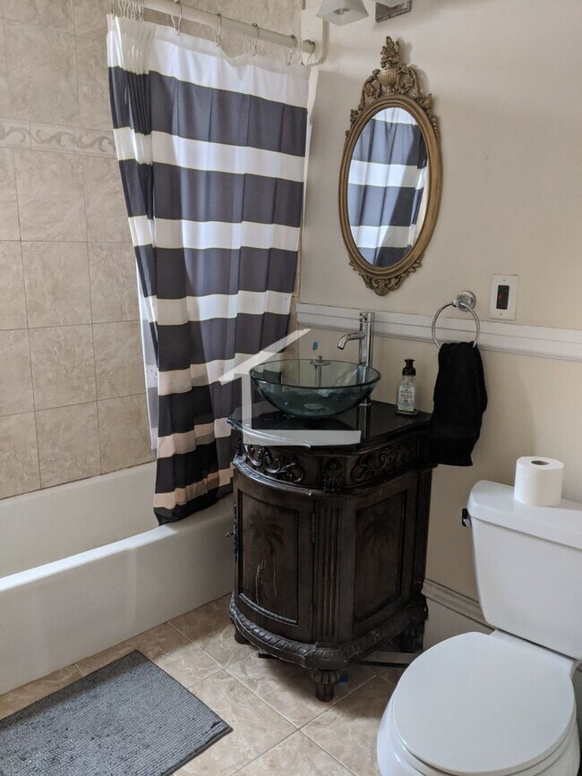 Building Photo - Nice 2 bed with office