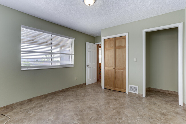 Building Photo - 17137 E Rand Dr