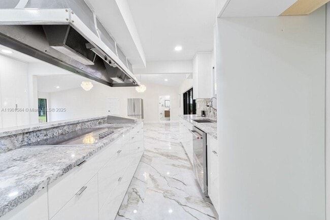 Building Photo - 15420 SW 212th Ave