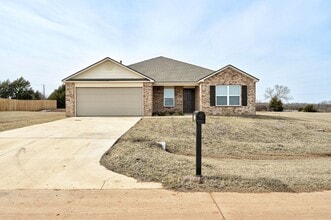 Building Photo - *** $250 MOVE-IN SPECIAL  *** Charming 4-Bed 2-Bath Home in Stillwater! *** $250 MOVE-IN SPECIAL ...