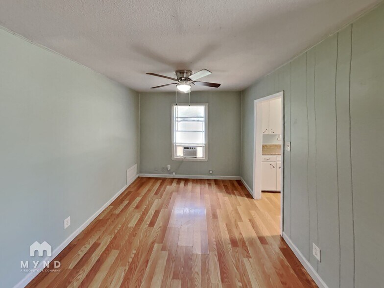 Building Photo - 1441 Miami Dr