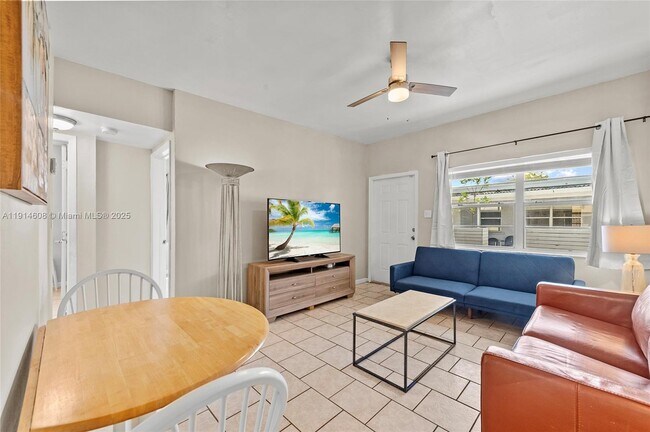 Building Photo - 1127 NE 5th Ave