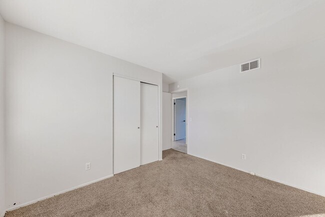 Building Photo - Now Accepting Section 8 –  3 Bedroom /2 Bath Florissant, MO