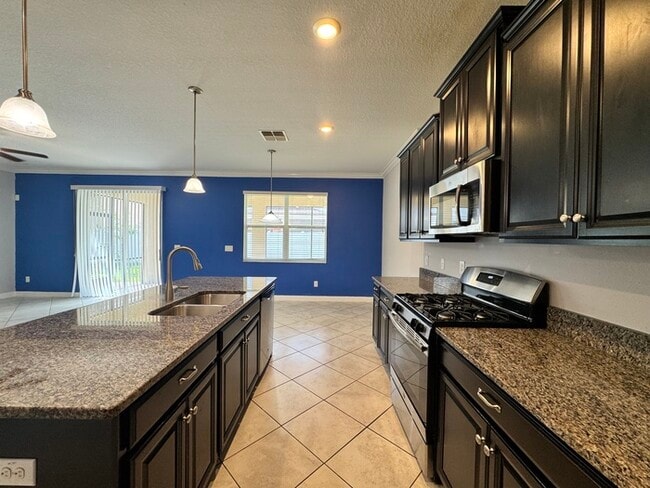 Building Photo - 4 Bedroom/3 Bathroom Enclave at Terra Bella