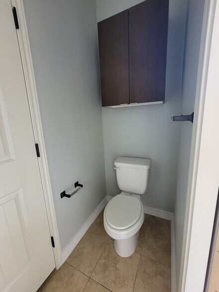 Building Photo - 306 S 25th St