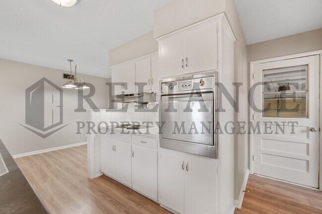 Building Photo - 3240 S Custer Ave