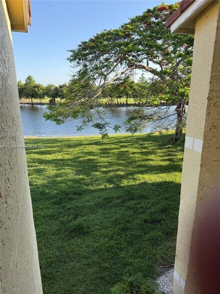 Building Photo - 12510 Vista Isles Dr