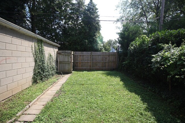 Building Photo - Eastern Parkway