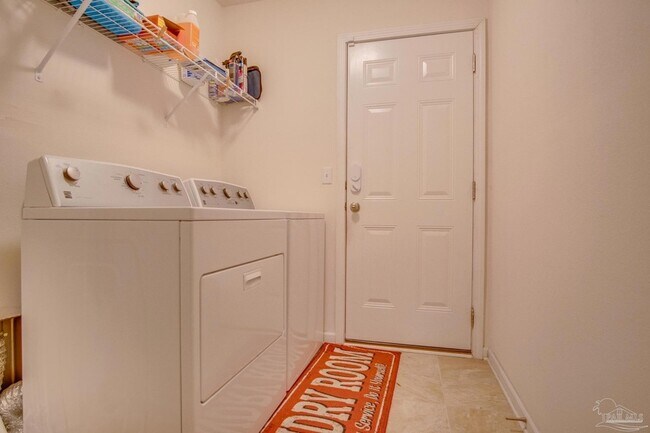 Building Photo - 172 Creekview Dr