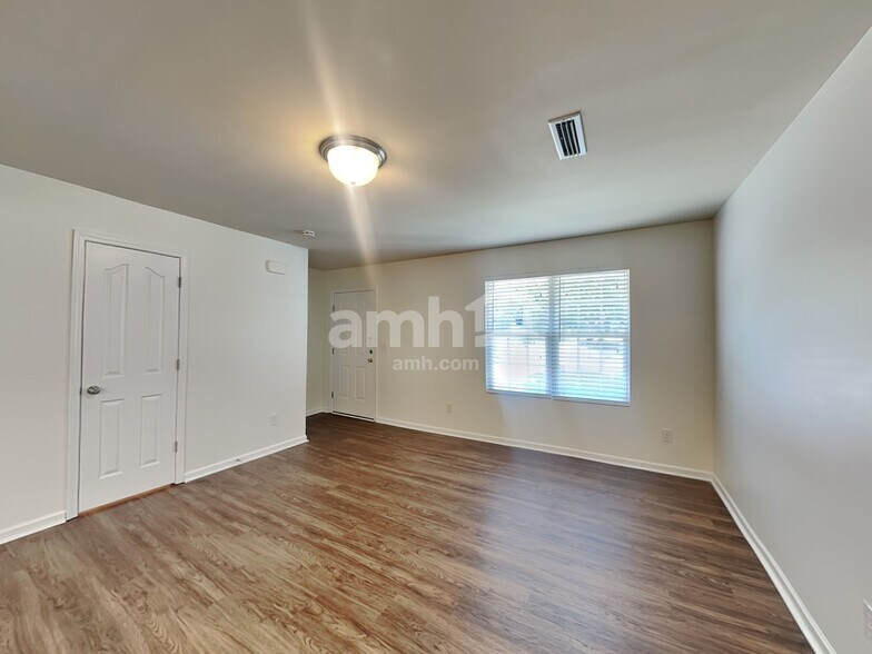 Building Photo - 6215 Thompson Brook Ln