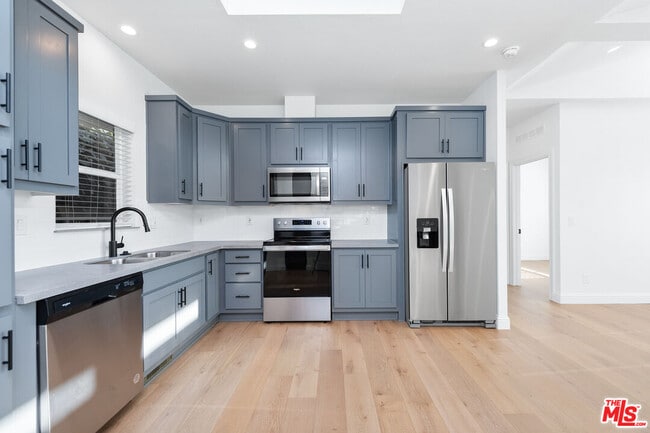 Building Photo - 3023 Prospect Ave