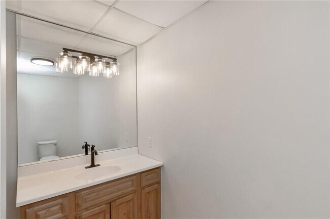 Building Photo - 117 Border Dr W